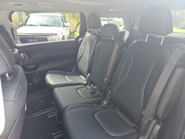 Used 2025 Kia Carnival SX w/ SX Dark Edition Package FWD image 16