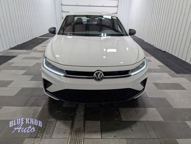 Used 2025 Volkswagen Jetta Sport image 6