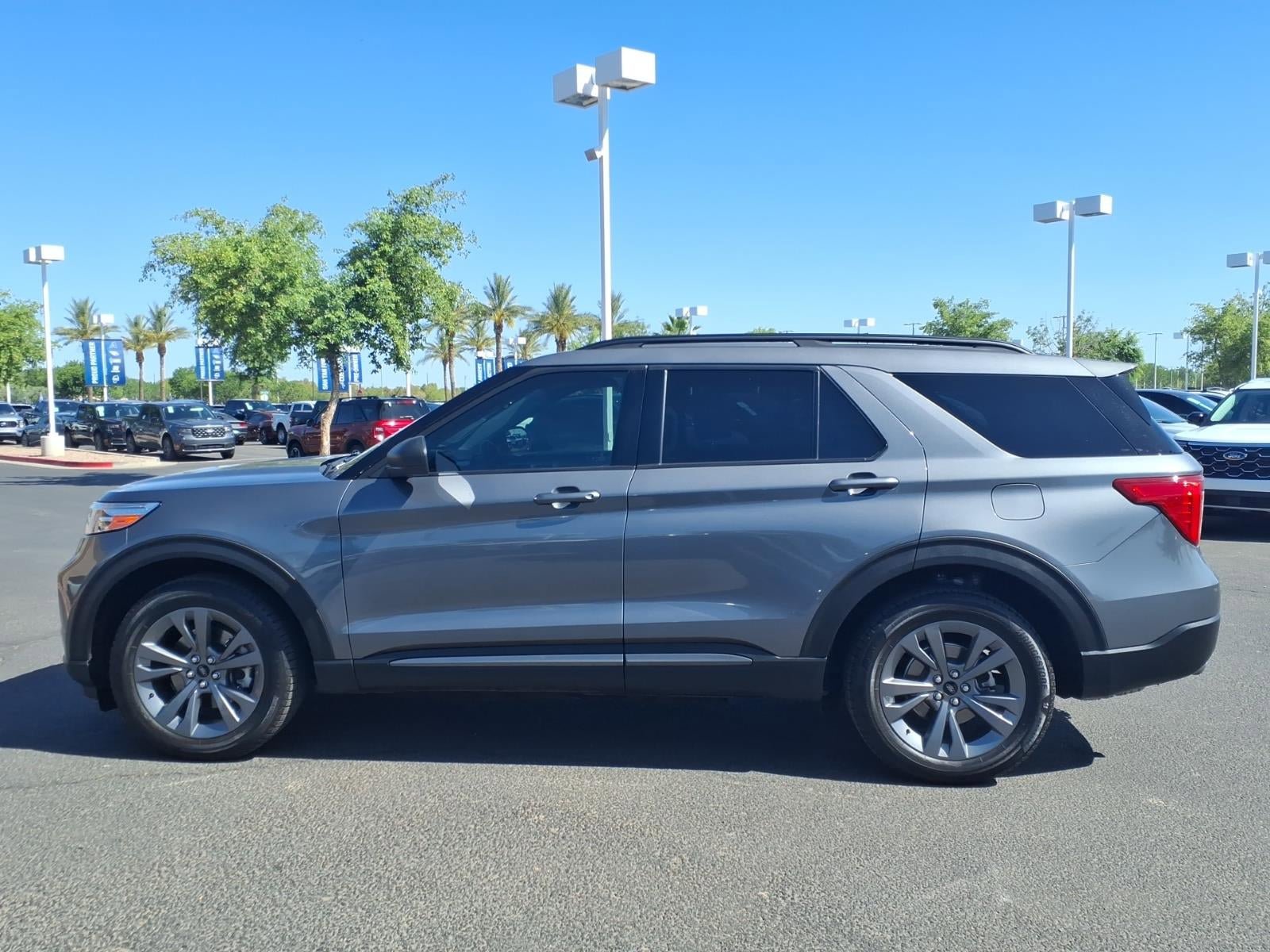 Used 2021 Ford Explorer XLT w/ Equipment Group 202A AWD/4WD image 7