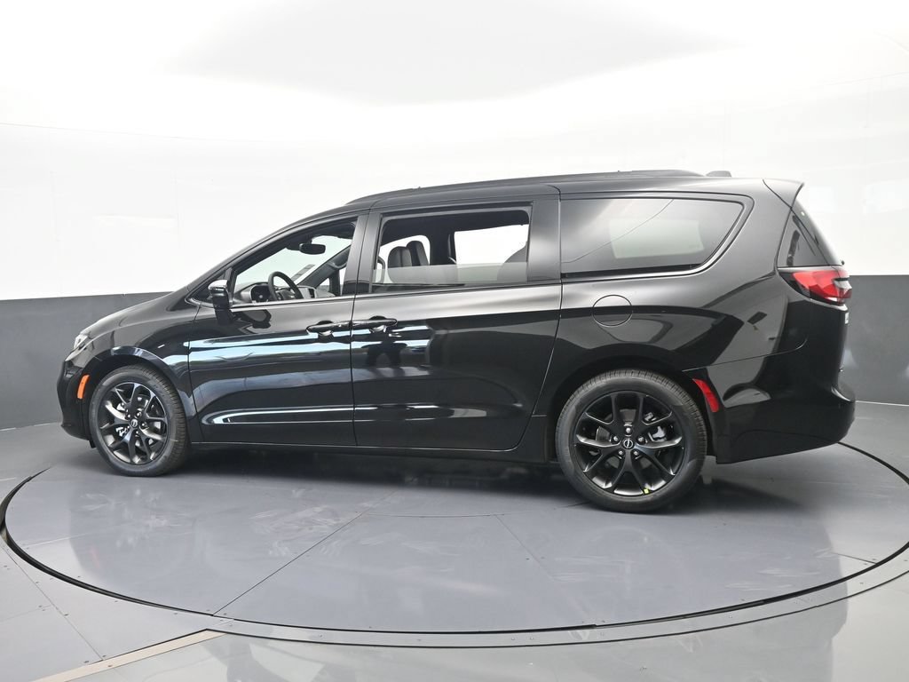 New 2026 Chrysler Pacifica Select w/ S Appearance Package FWD image 3