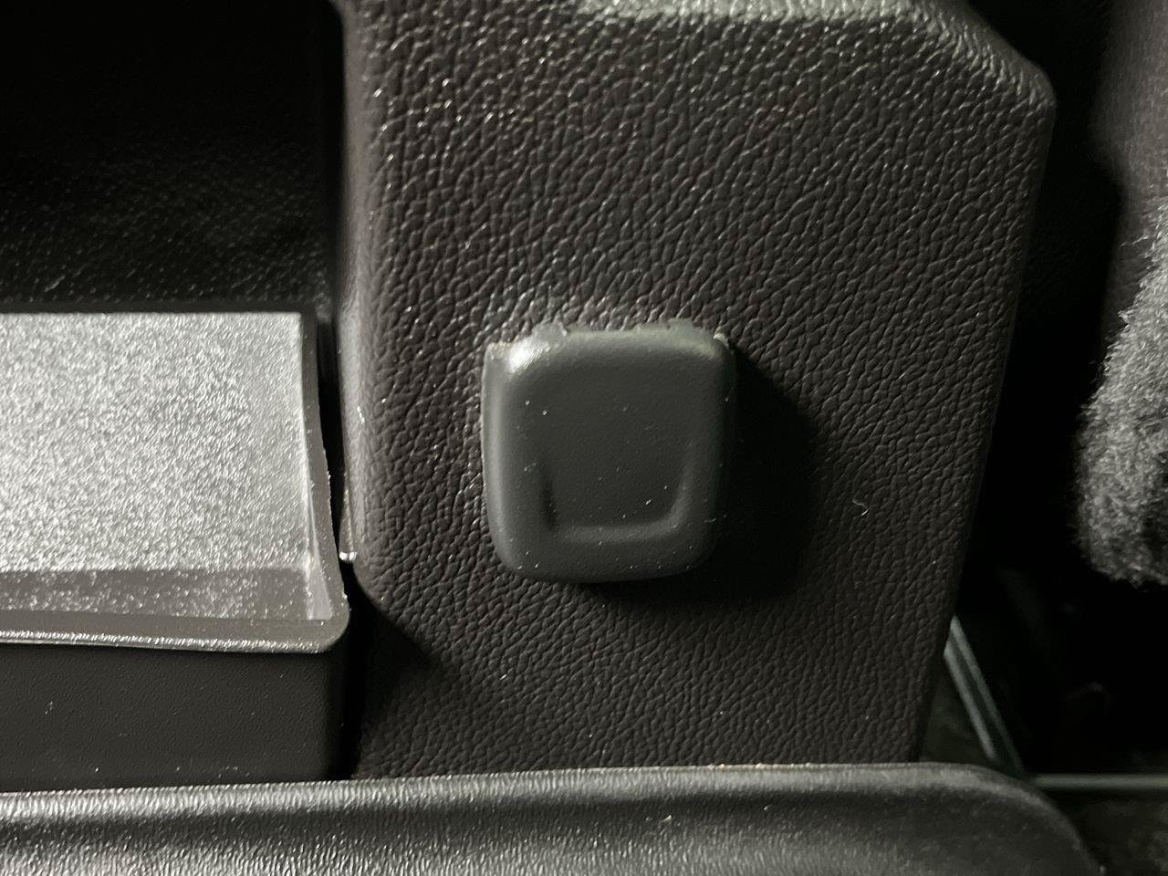 Used 2015 Chevrolet Silverado 1500 LTZ AWD/4WD image 13
