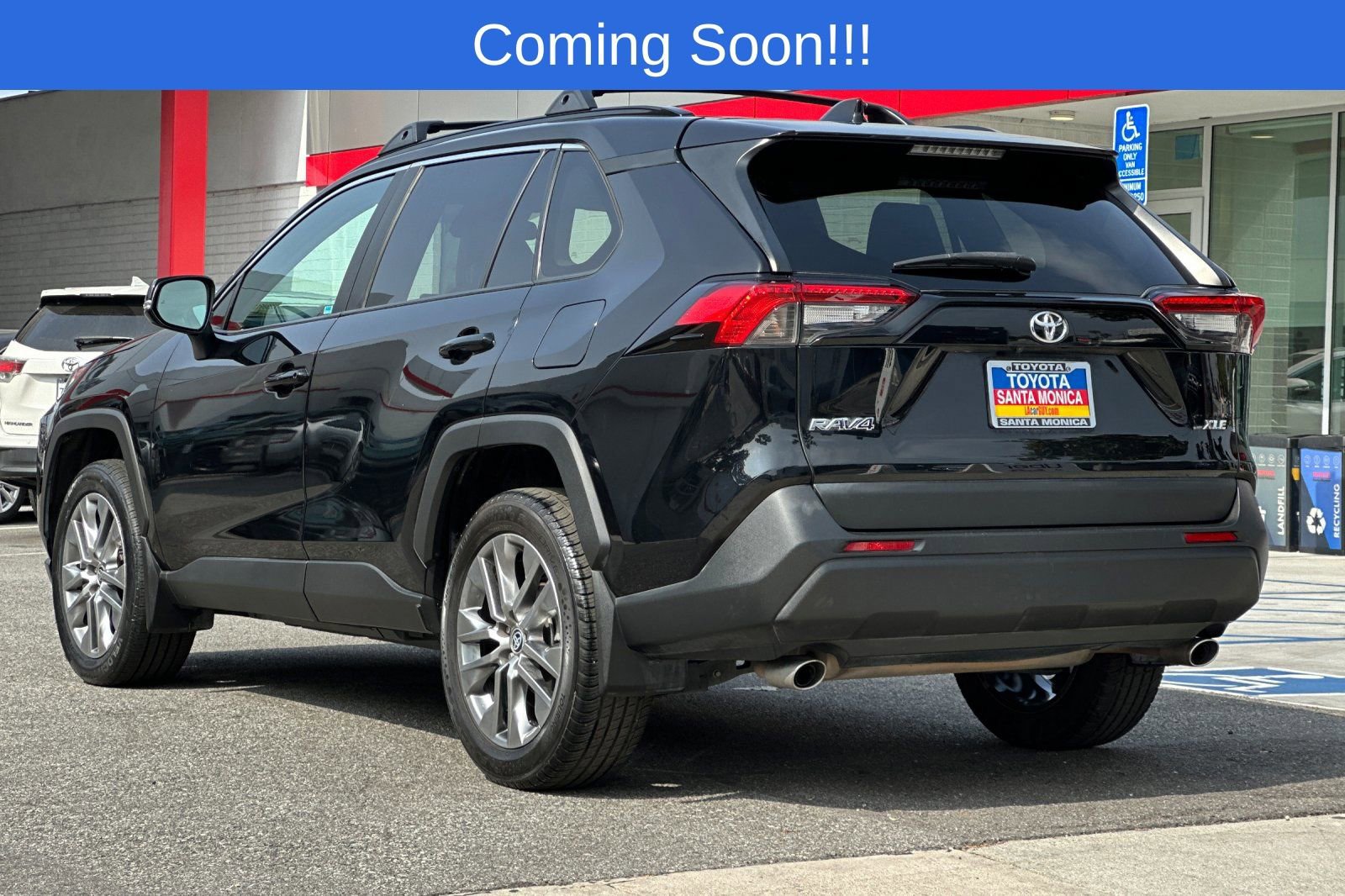 Used 2023 Toyota RAV4 XLE Premium FWD image 6