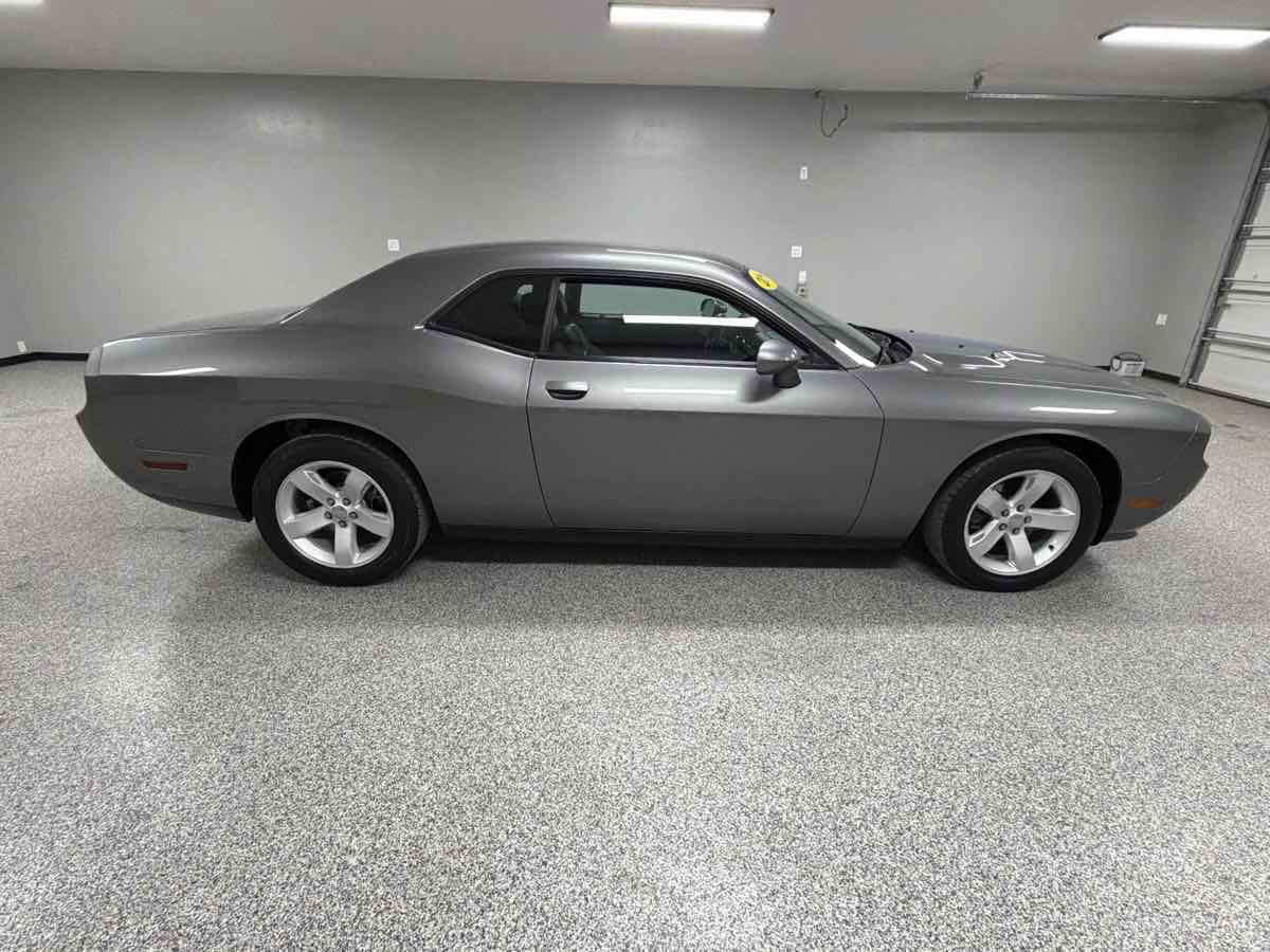 Used 2011 Dodge Challenger RWD image 2