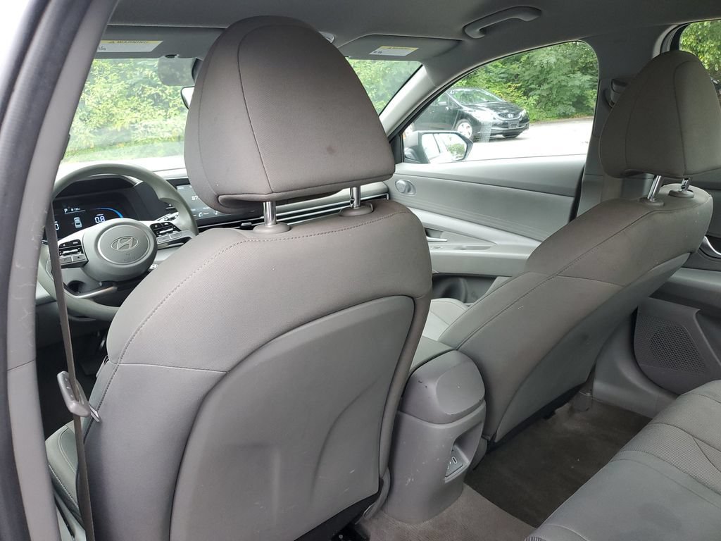 Used 2025 Hyundai Elantra SE FWD image 8