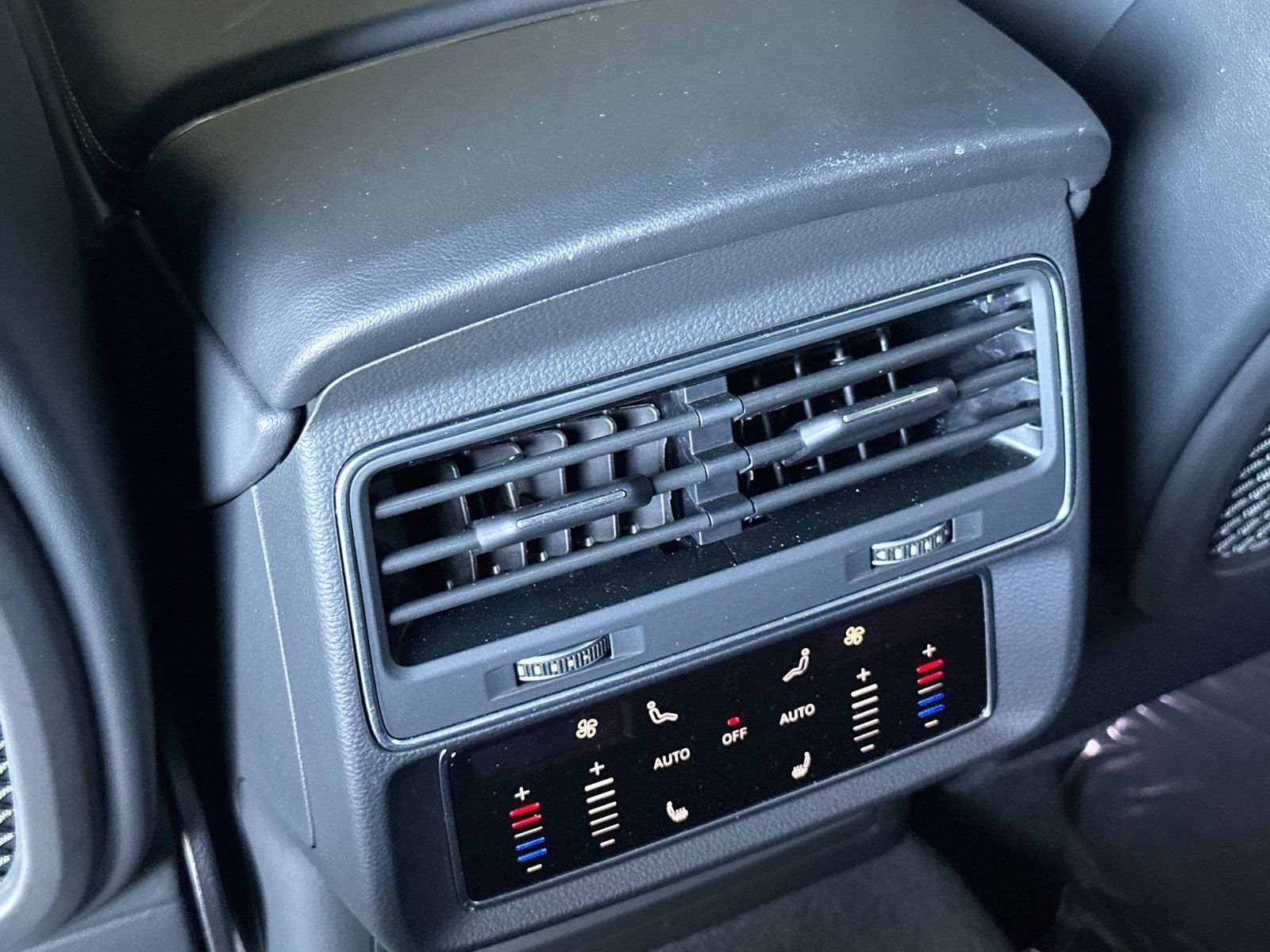 Used 2024 Audi SQ8 Prestige AWD/4WD image 13