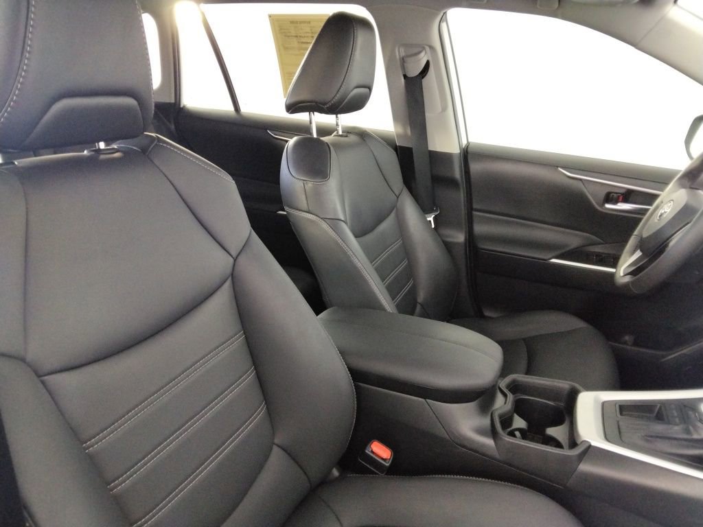 Used 2021 Toyota RAV4 XLE Premium image 37