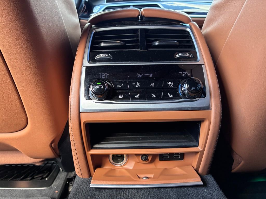 Used 2022 BMW 750i xDrive w/ Luxury Rear Seating Package AWD/4WD image 15