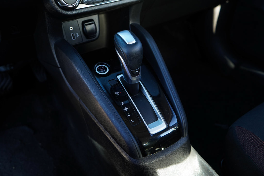 Used 2020 Nissan Versa SR w/ Convenience Package FWD image 34