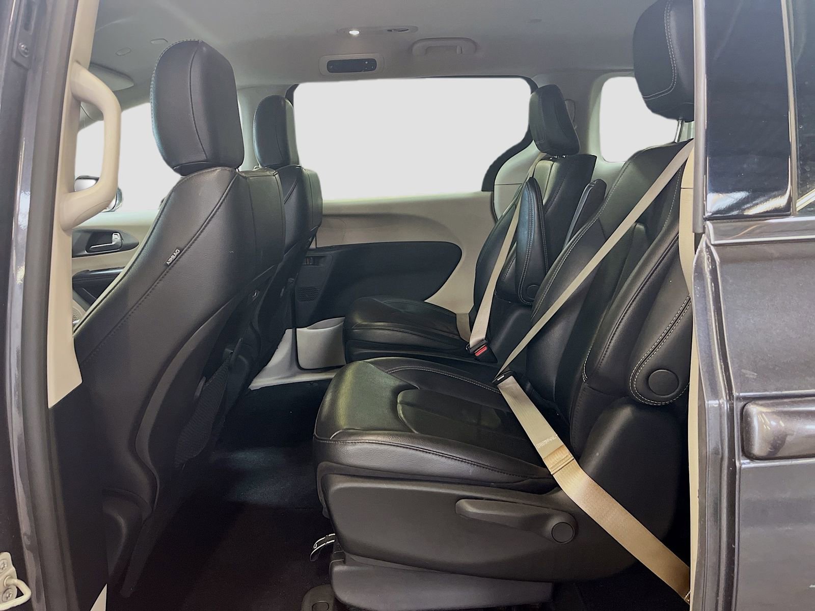 Used 2022 Chrysler Pacifica Touring-L FWD image 23