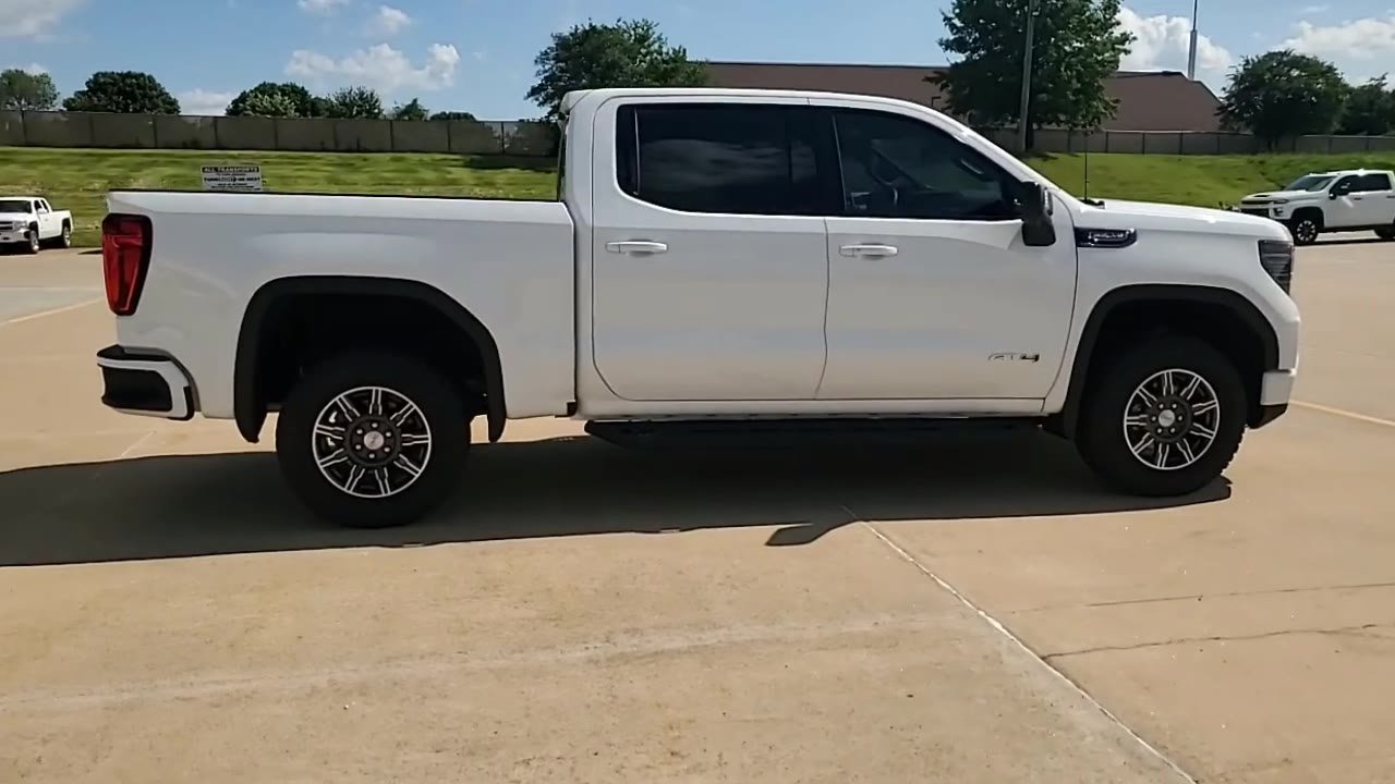 Used 2024 GMC Sierra 1500 AT4 w/ Technology Package AWD/4WD image 9