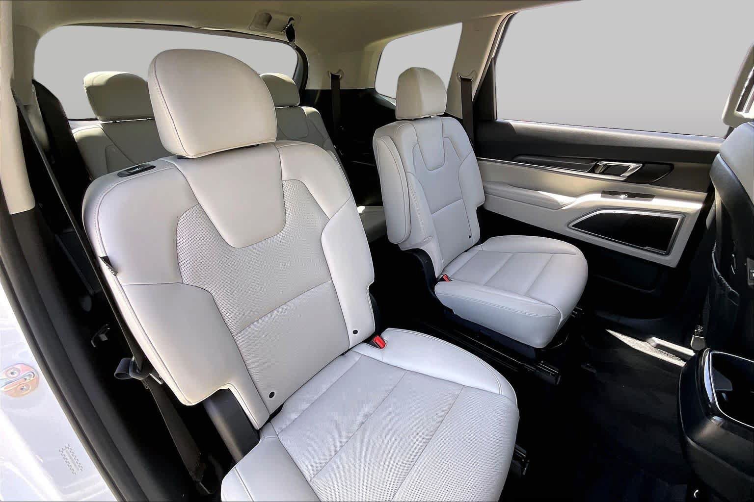 Used 2025 Kia Telluride S FWD image 17