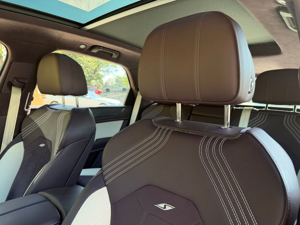 Used 2023 Bentley Bentayga image 32