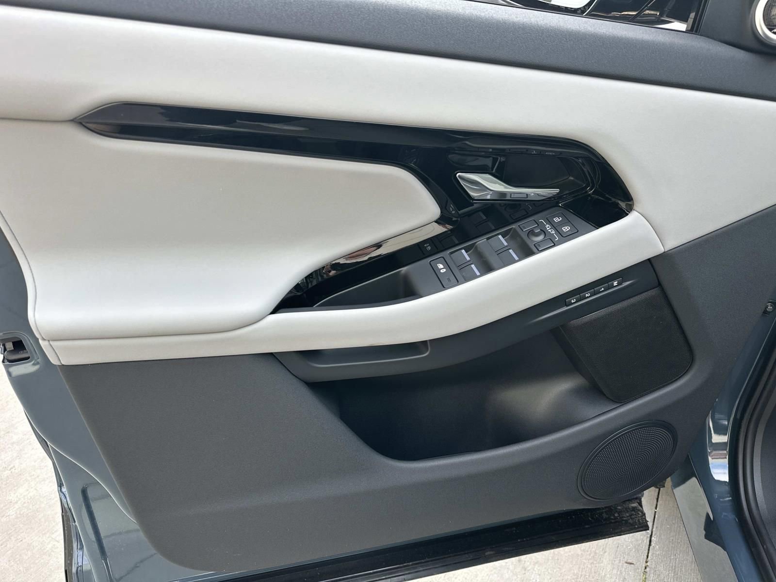 New 2026 Land Rover Range Rover Evoque S AWD/4WD image 9