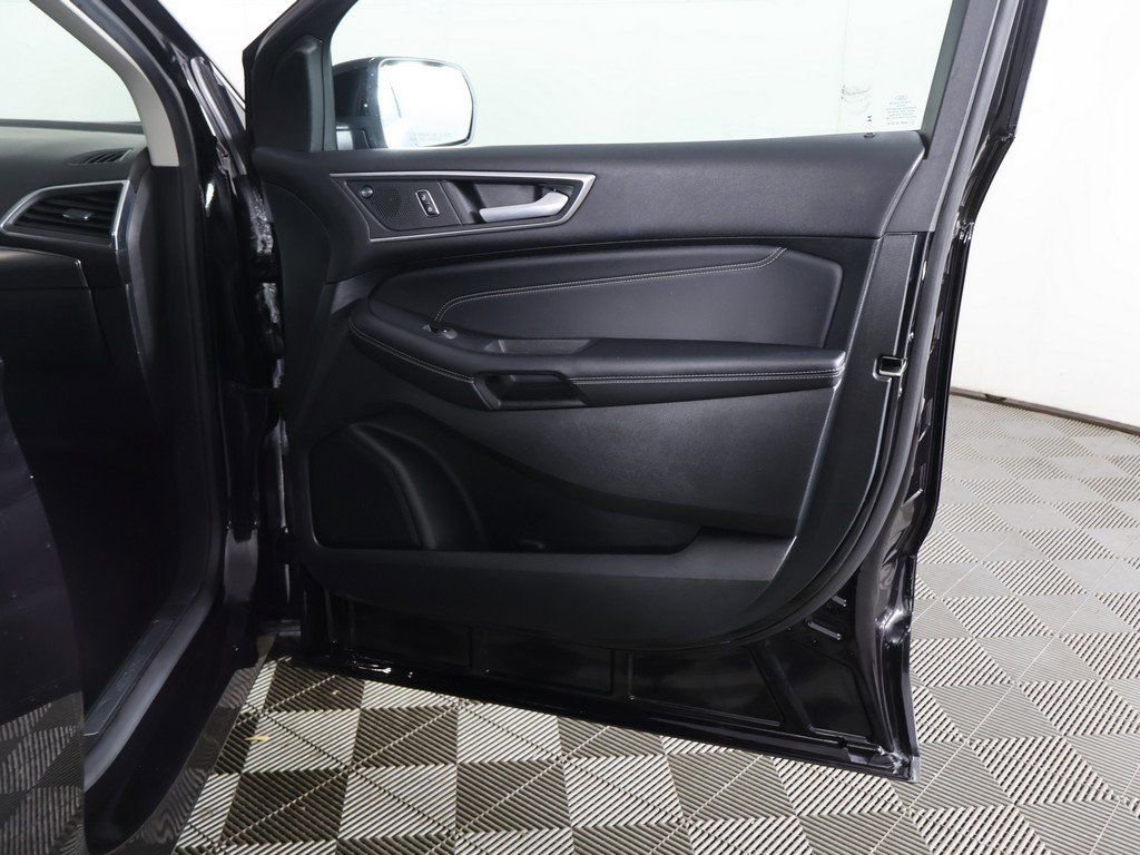 Used 2022 Ford Edge Titanium image 23