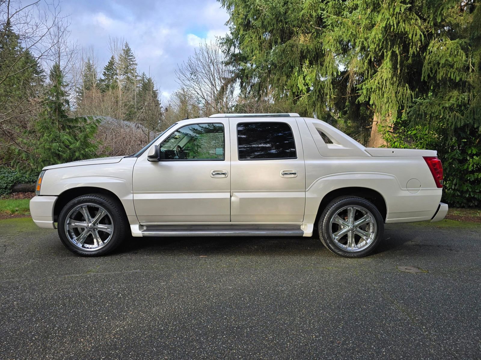 Used 2003 Cadillac Escalade EXT Sport Utility Pickup 4D 5 1/4 image 2