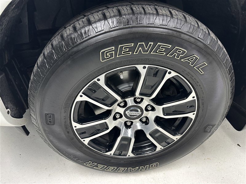 Used 2021 Nissan Titan SV w/ SV Convenience Package image 15