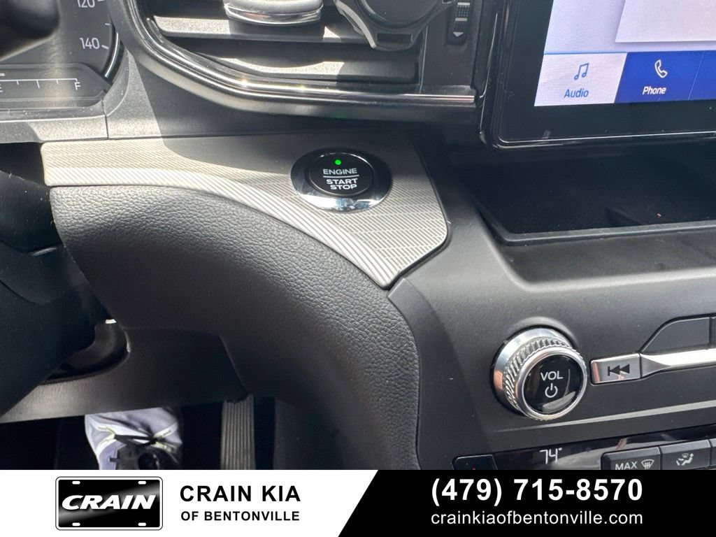 Used 2020 Ford Explorer XLT w/ Equipment Group 202A AWD/4WD image 17