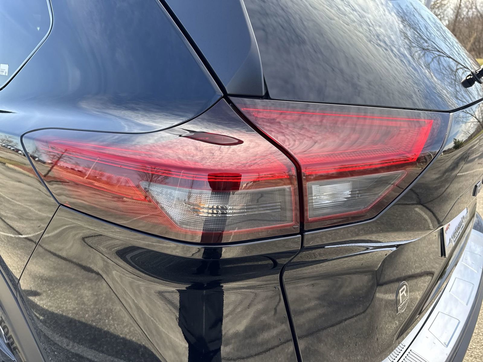 Used 2024 Nissan Rogue SV image 26