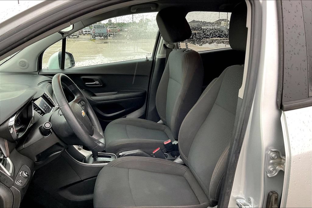 Used 2022 Chevrolet Trax LS w/ Tint and Cruise Package FWD image 18