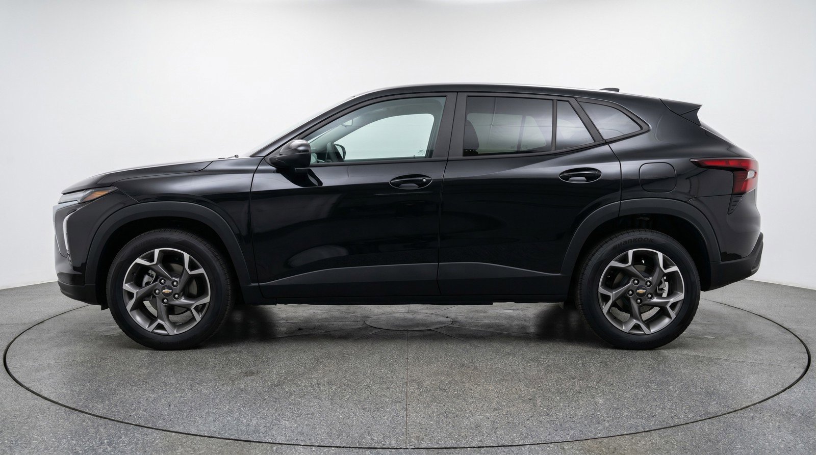 Used 2025 Chevrolet Trax LT FWD image 5
