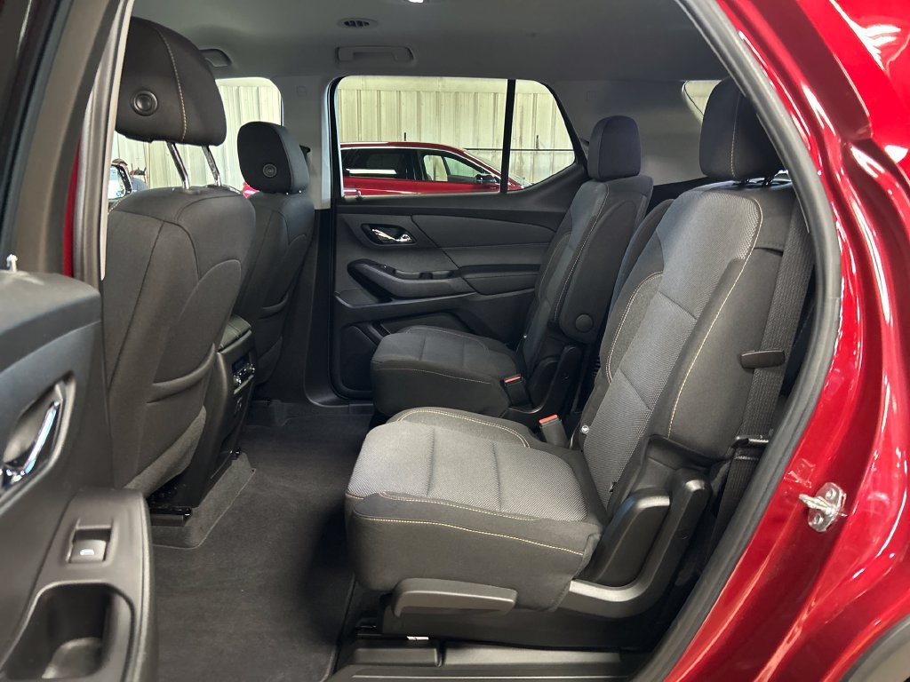 Used 2020 Chevrolet Traverse LT w/ Driver Confidence II Package AWD/4WD image 21