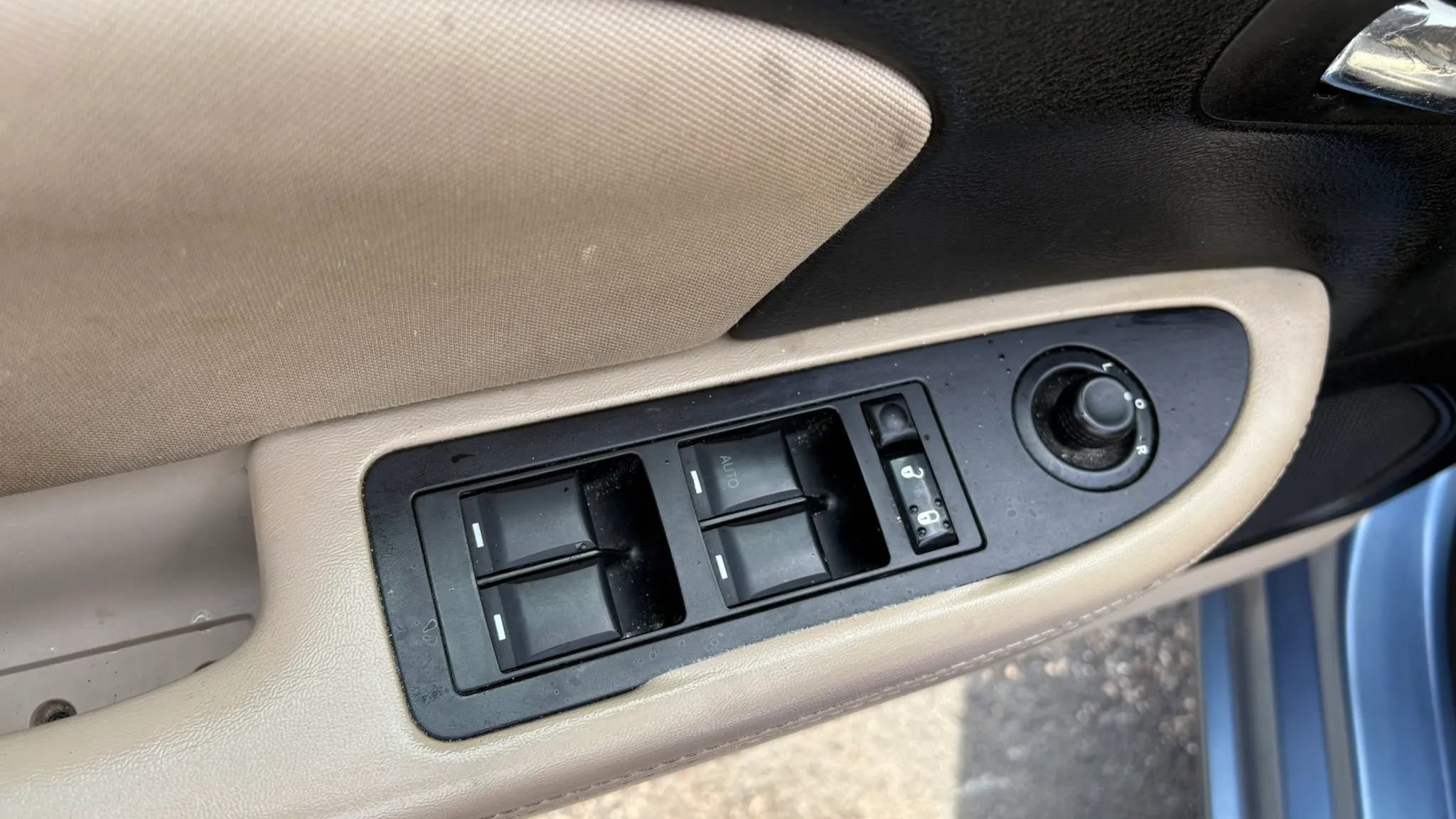 Used 2011 Chrysler 200 Touring image 16