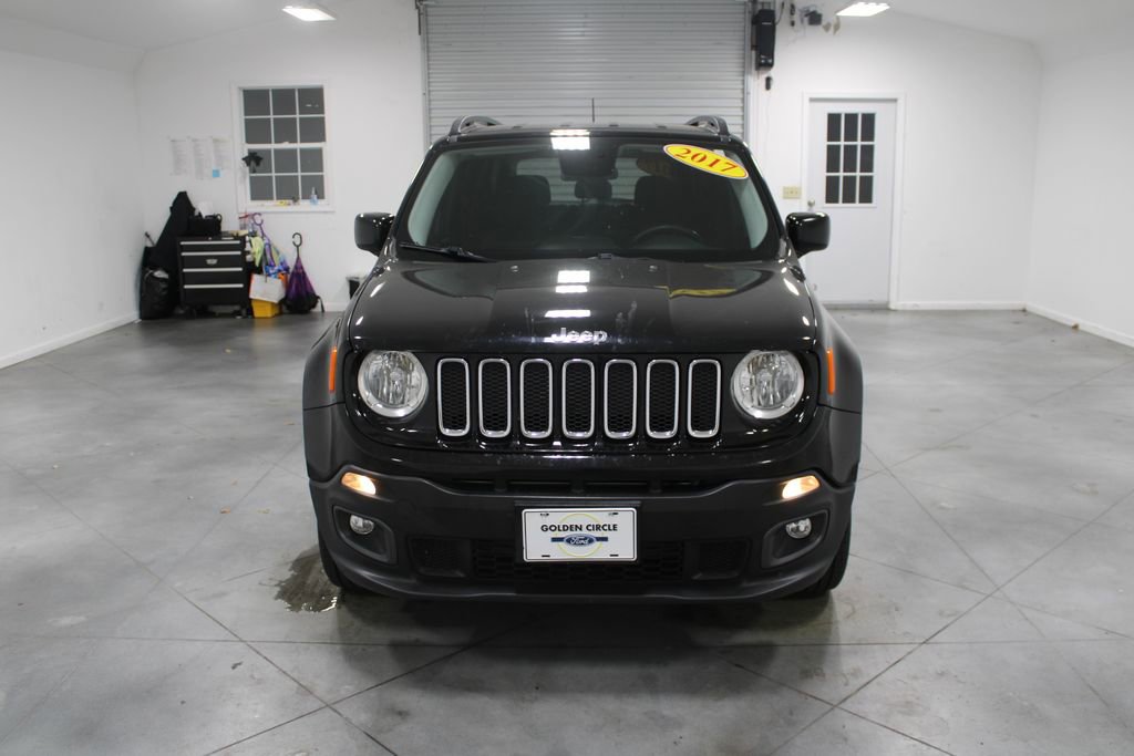 Used 2017 Jeep Renegade Latitude w/ Cold Weather Group image 3