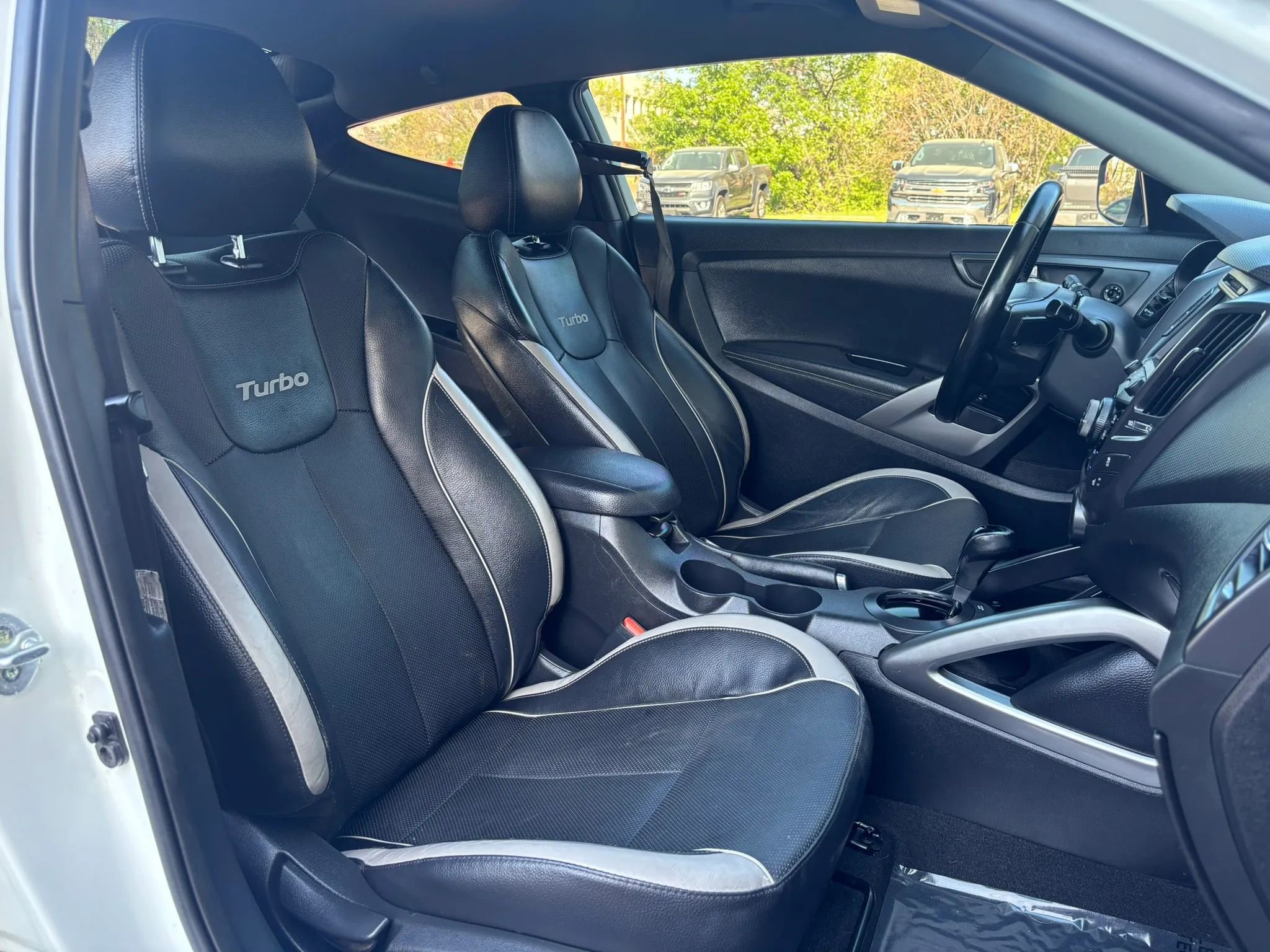 Used 2015 Hyundai Veloster Turbo FWD image 17