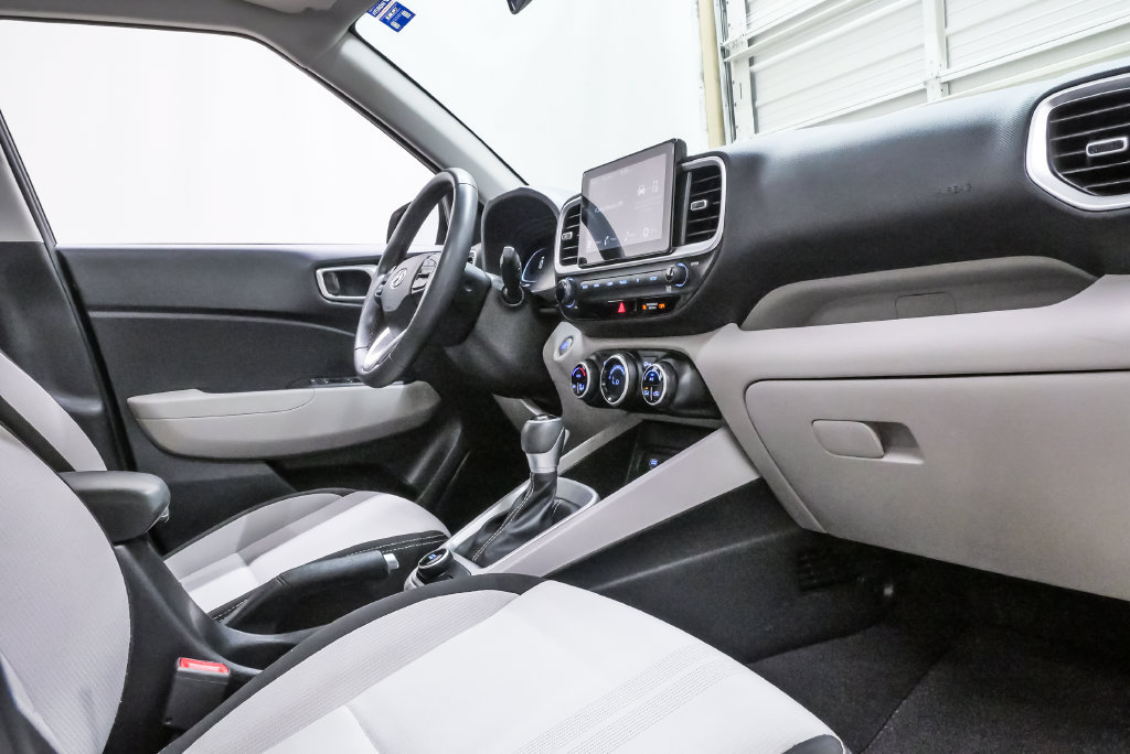 Certified 2024 Hyundai Venue SEL FWD image 13