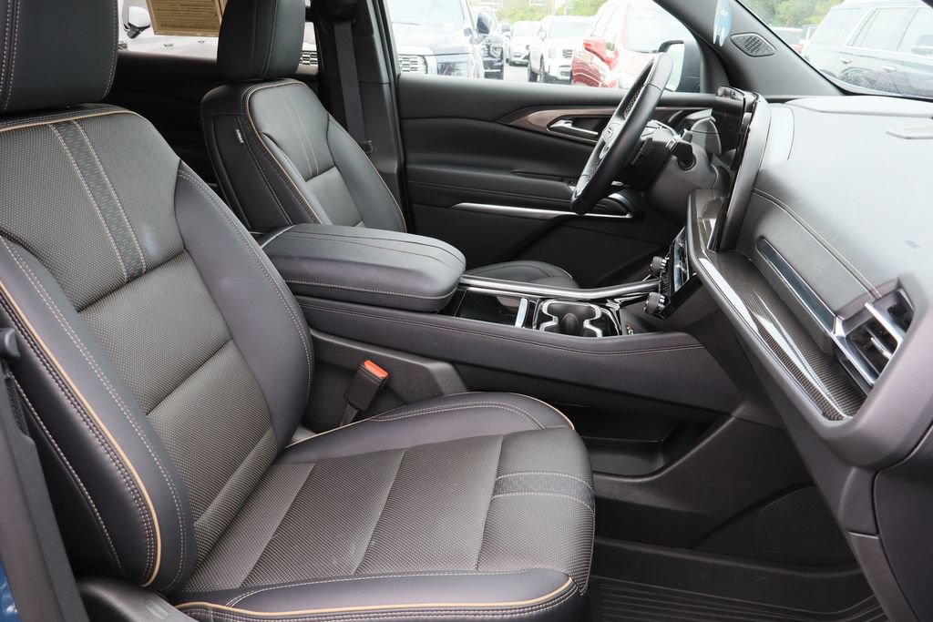 Certified 2025 Chevrolet Traverse High Country w/ LPO, Floor Liner Package FWD image 32