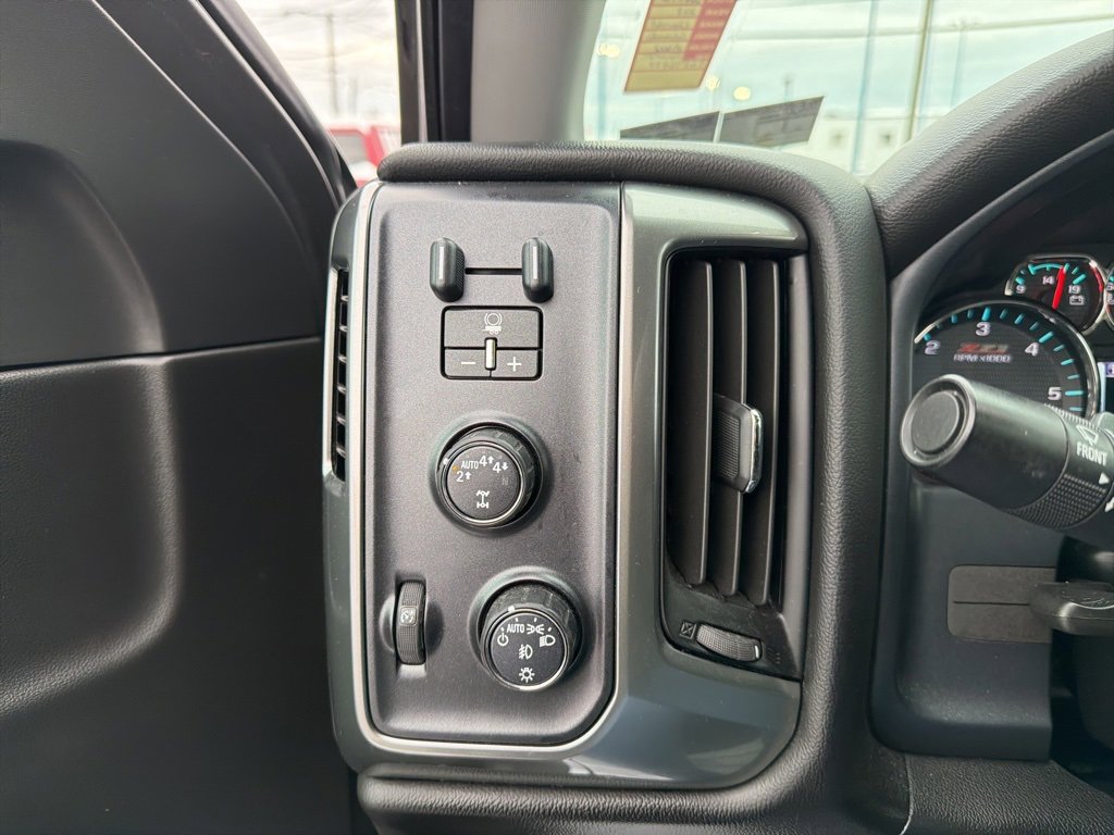 Used 2018 Chevrolet Silverado 1500 LT w/ All Star Edition image 31