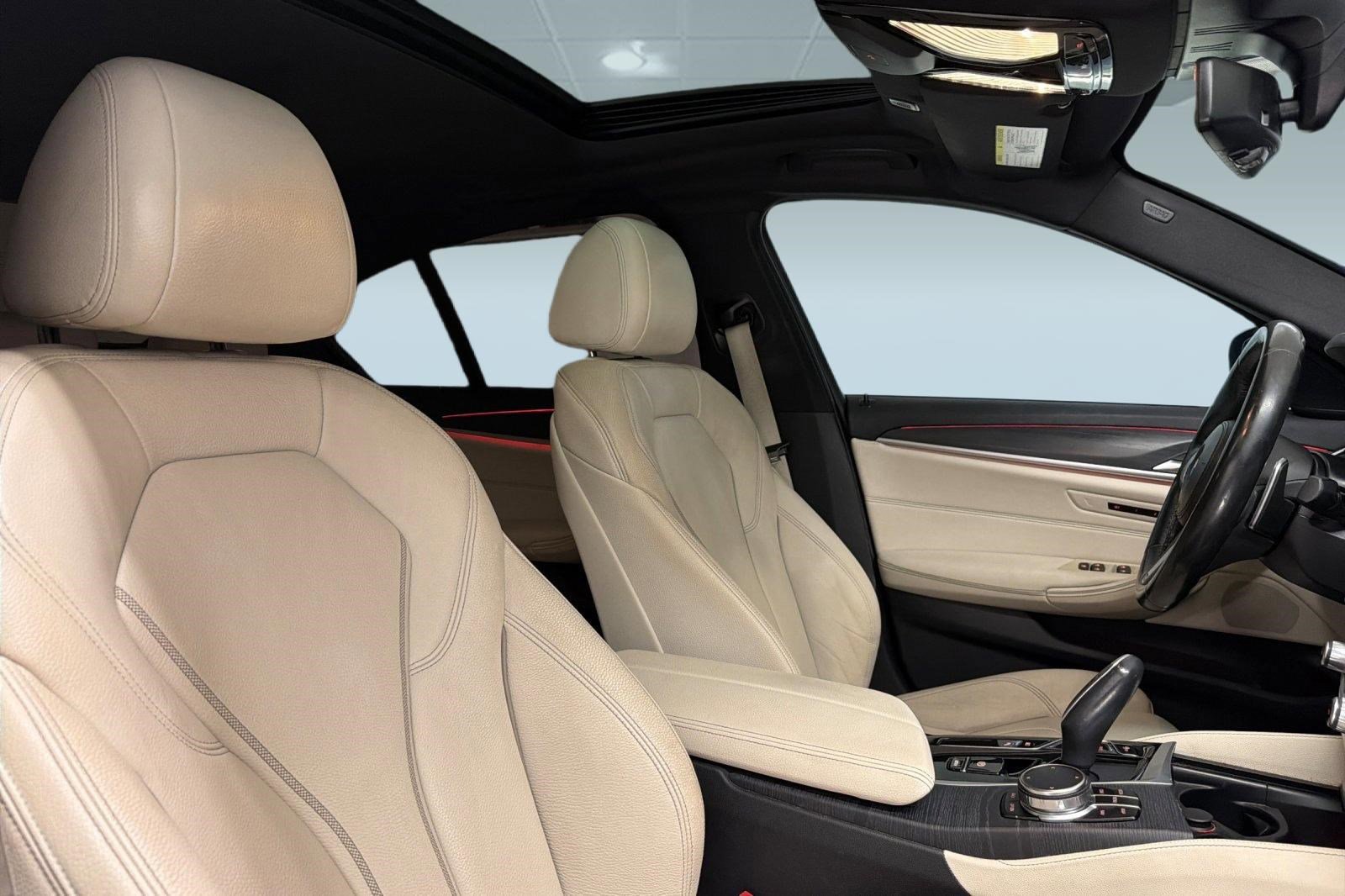 Used 2023 BMW 530e w/ M Sport Package image 31