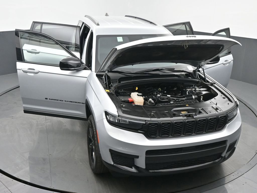 Used 2024 Jeep Grand Cherokee L Laredo image 64