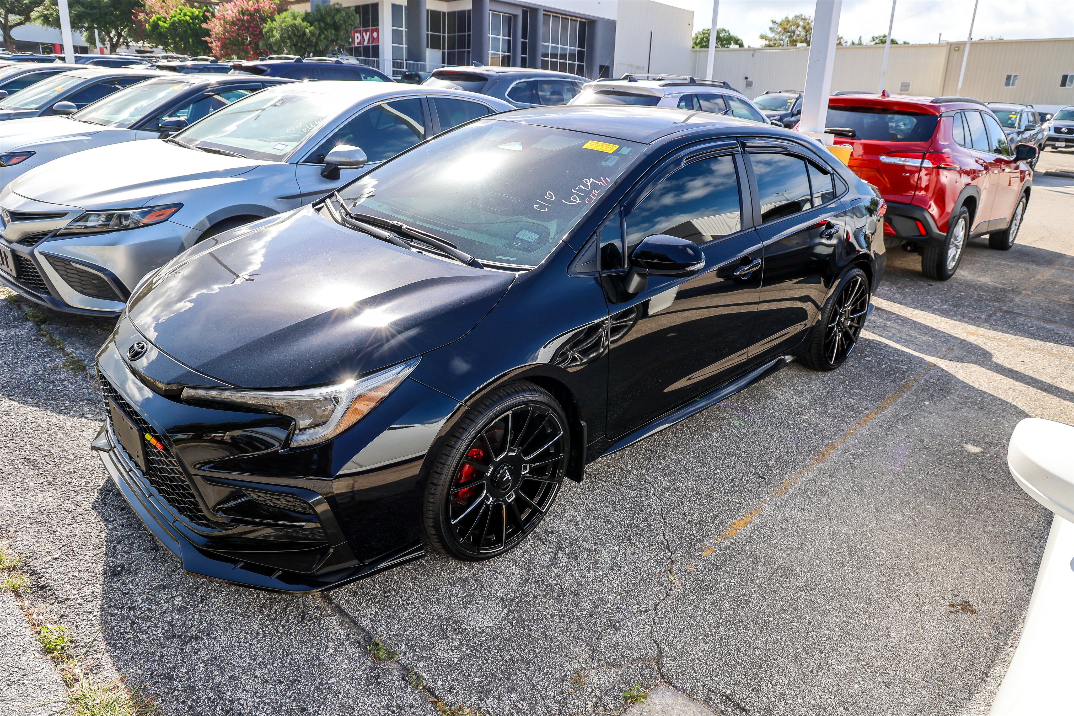 Used 2025 Toyota Corolla SE FWD image 3