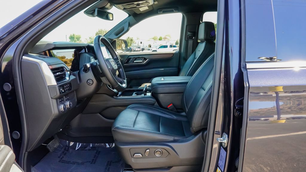 Used 2025 GMC Yukon XL Denali AWD/4WD image 15