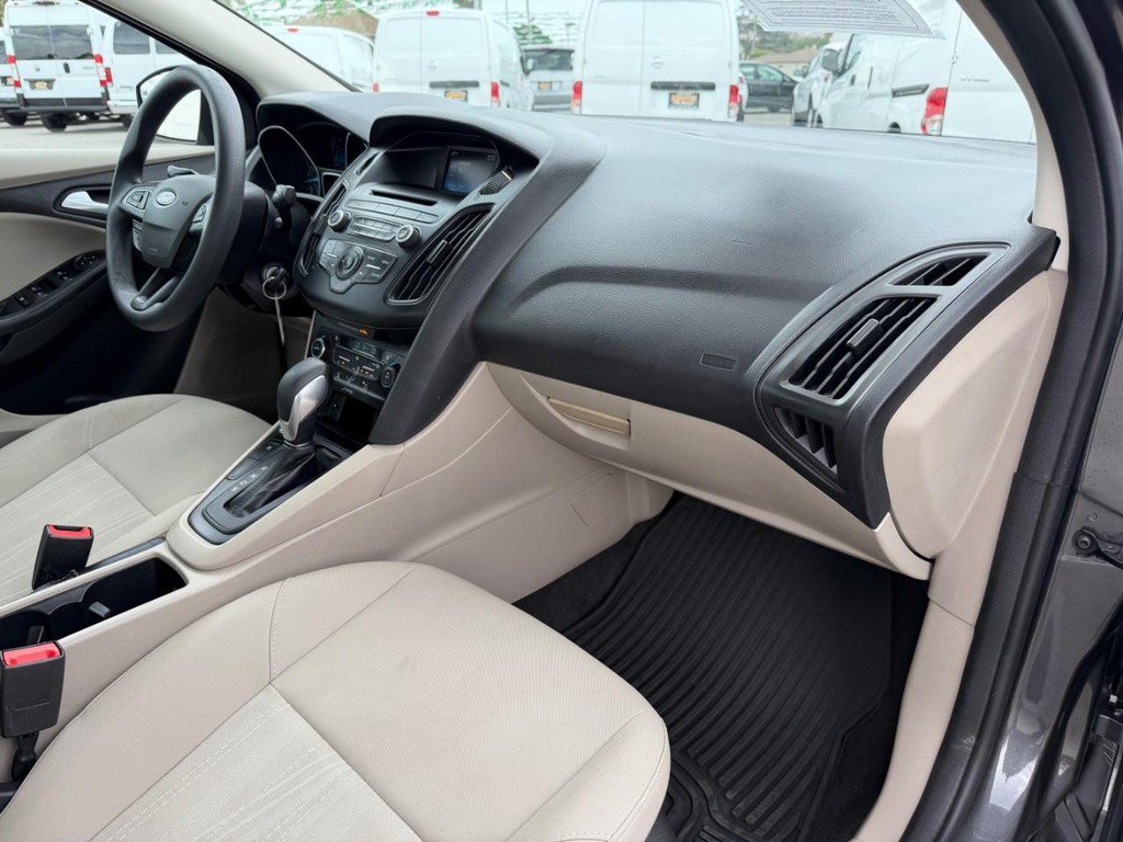 Used 2017 Ford Focus SE FWD image 20
