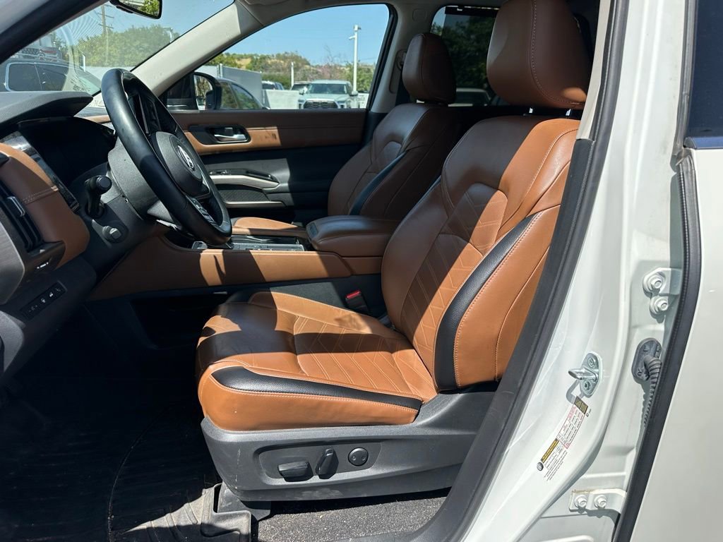 Used 2023 Nissan Pathfinder Platinum FWD image 11