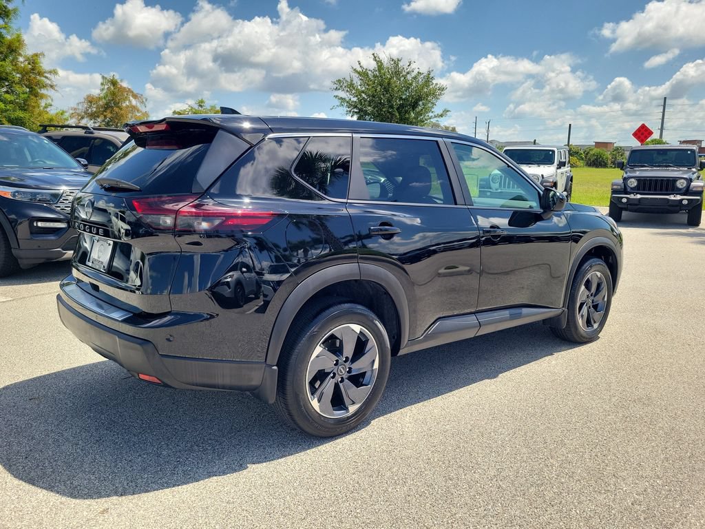 Used 2026 Nissan Rogue SV FWD image 2