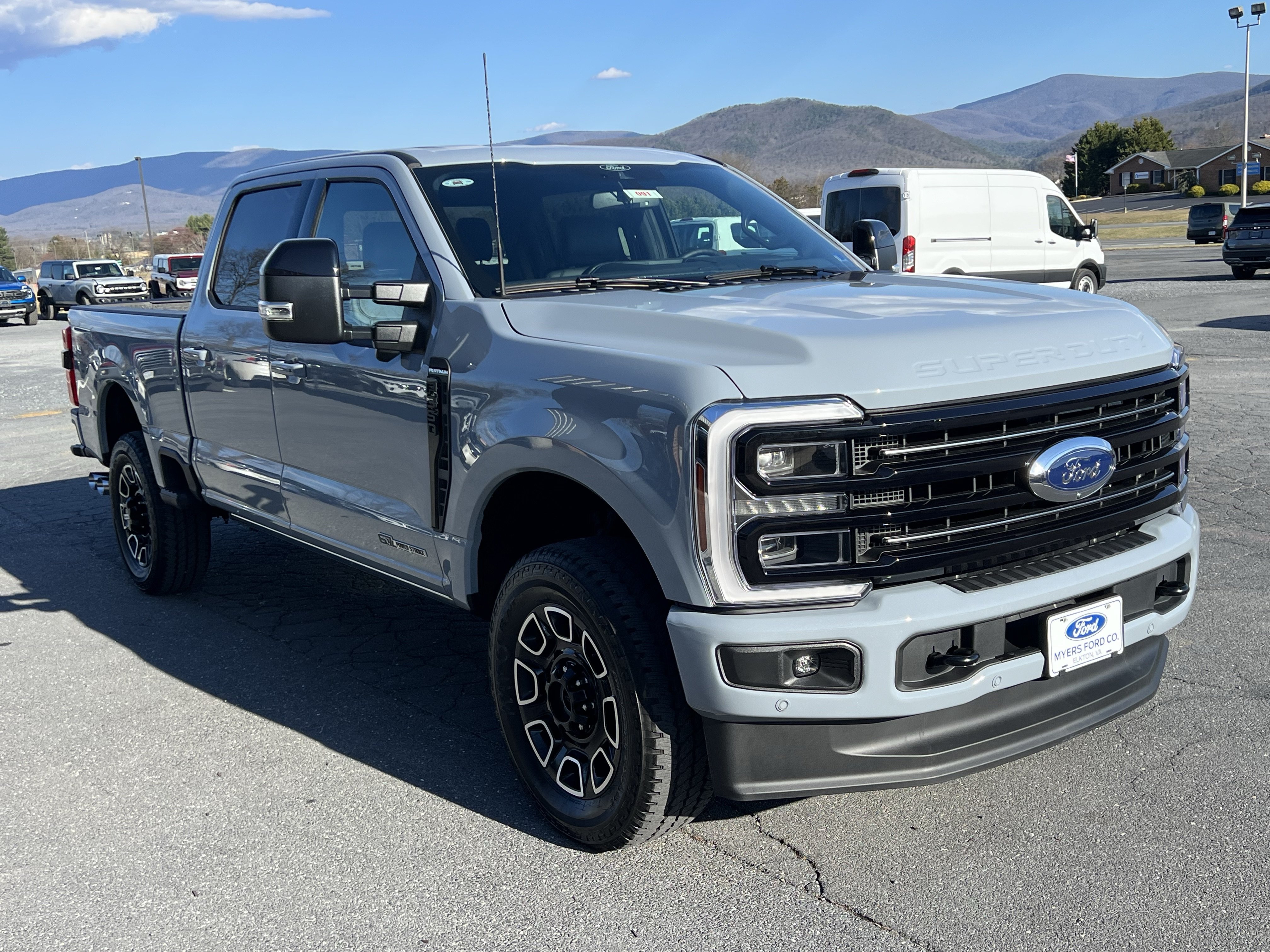 New 2026 Ford F350 Platinum w/ FX4 Off-Road Package AWD/4WD image 4