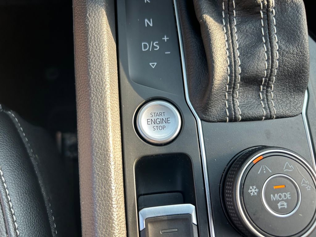 Used 2021 Volkswagen Atlas SE w/ Panoramic Sunroof Package AWD/4WD image 16