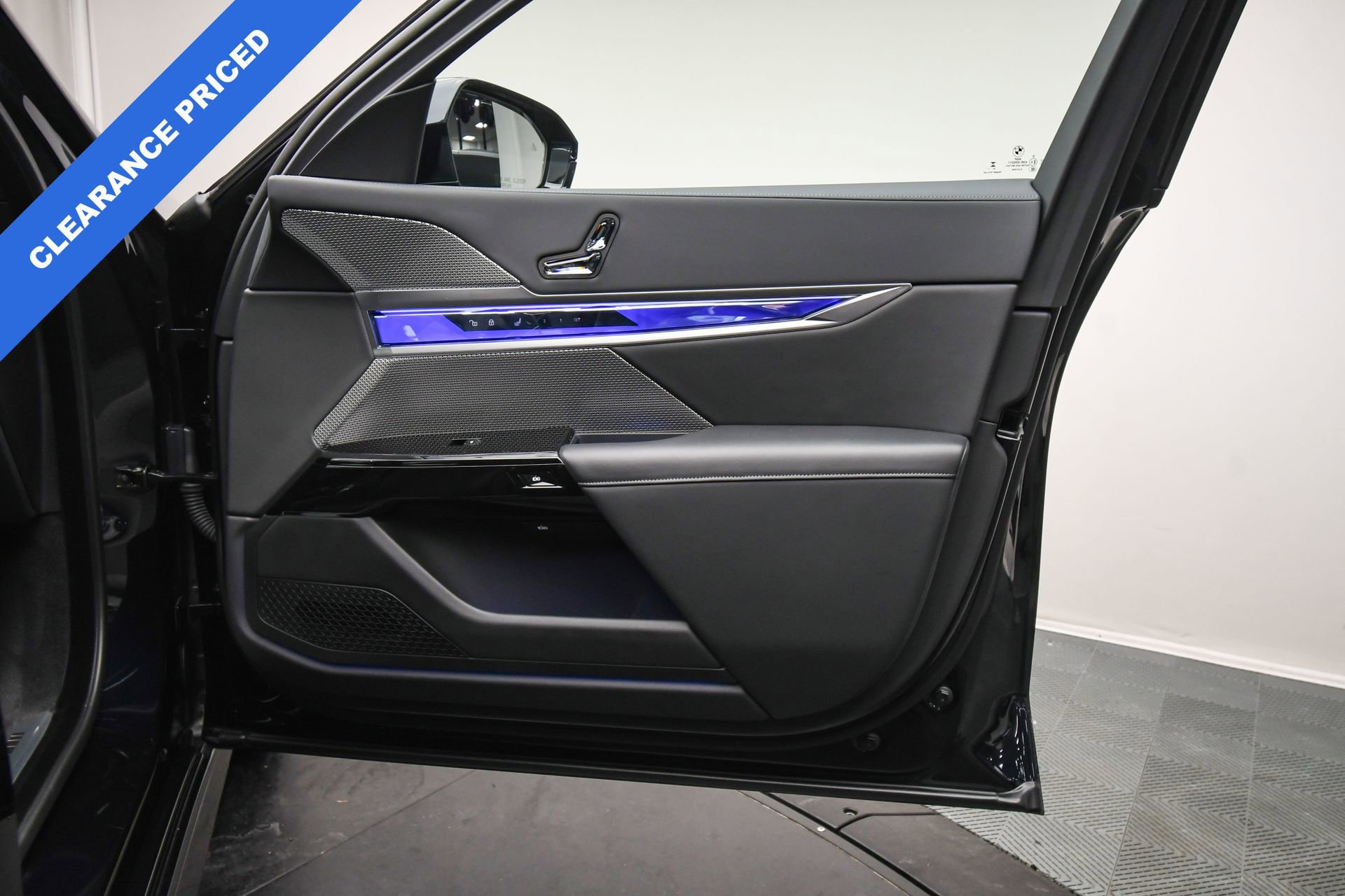 Used 2024 BMW 760i xDrive w/ Premium Package 2 image 45