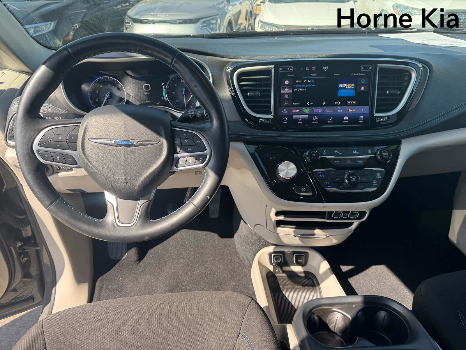Used 2021 Chrysler Pacifica Touring w/ Cold Weather Group AWD/4WD image 15