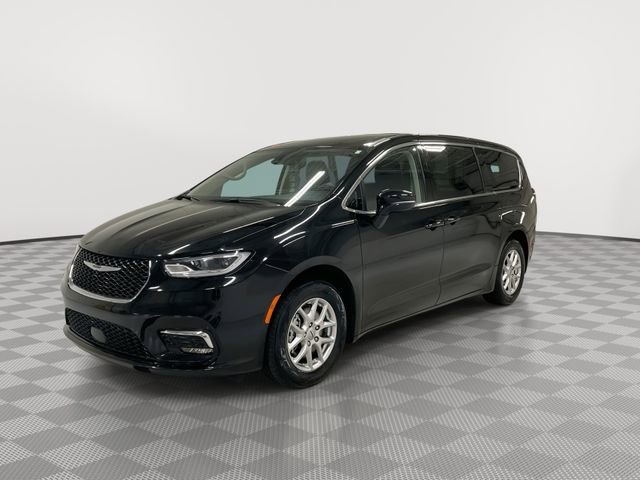 Used 2024 Chrysler Pacifica Touring-L FWD image 6