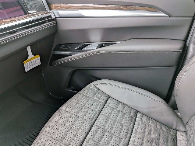 New 2026 Cadillac Escalade ESV Platinum Sport w/ LPO, ONYX Package AWD/4WD image 18