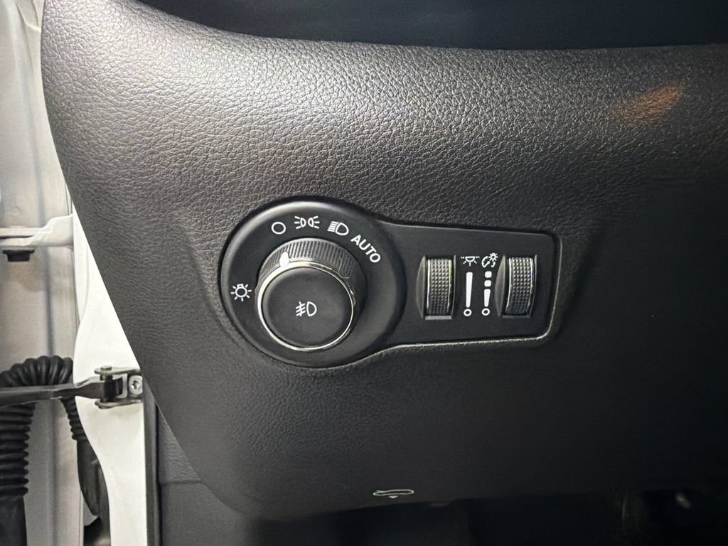 Used 2022 Jeep Compass Latitude FWD image 30