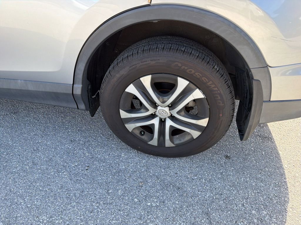 Used 2016 Toyota RAV4 LE AWD/4WD image 9