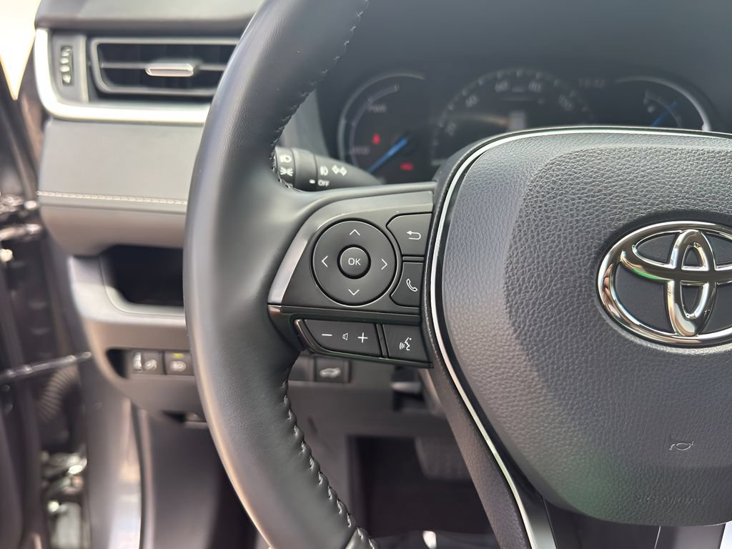 Used 2025 Toyota RAV4 XLE Premium AWD/4WD image 19