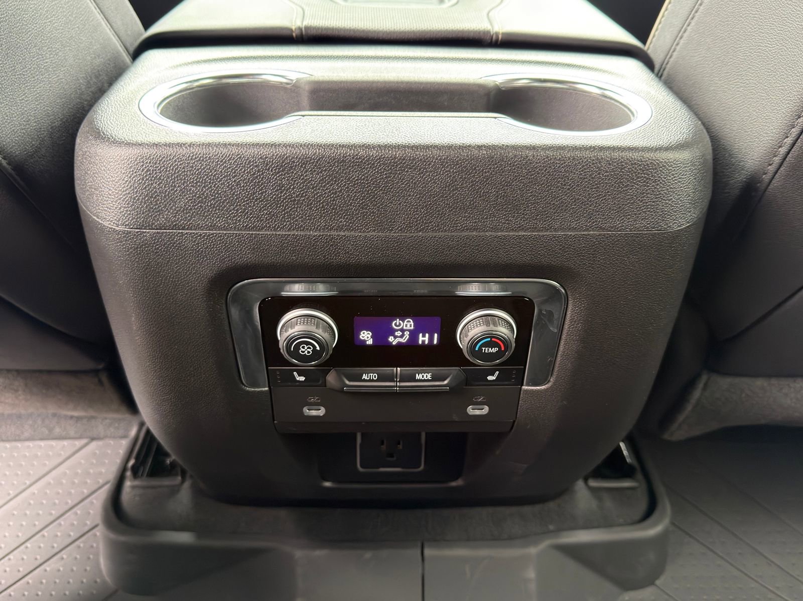 Used 2024 Chevrolet Tahoe Premier image 17