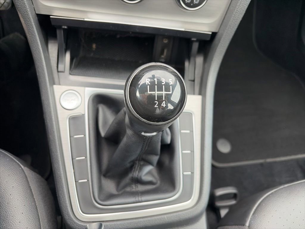 Used 2017 Volkswagen Golf Wolfsburg Edition FWD image 18