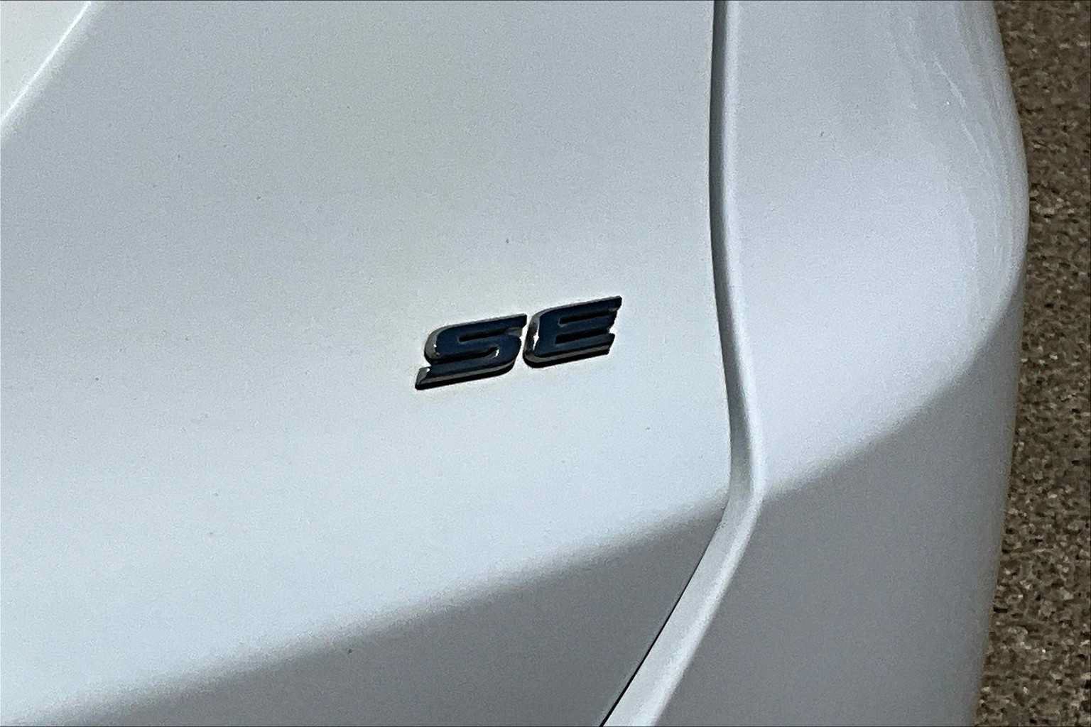Used 2017 Ford Fusion SE w/ Equipment Group 201A FWD image 10
